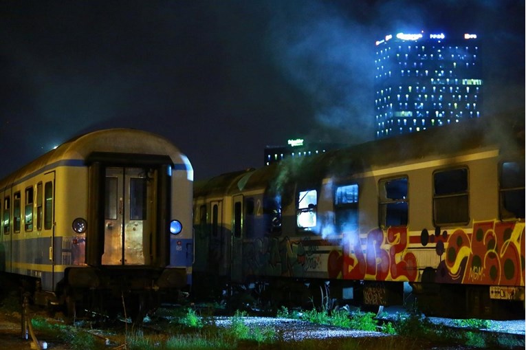 VIDEO Izbio požar u vagonu putničkog vlaka na kolodvoru u Zagrebu