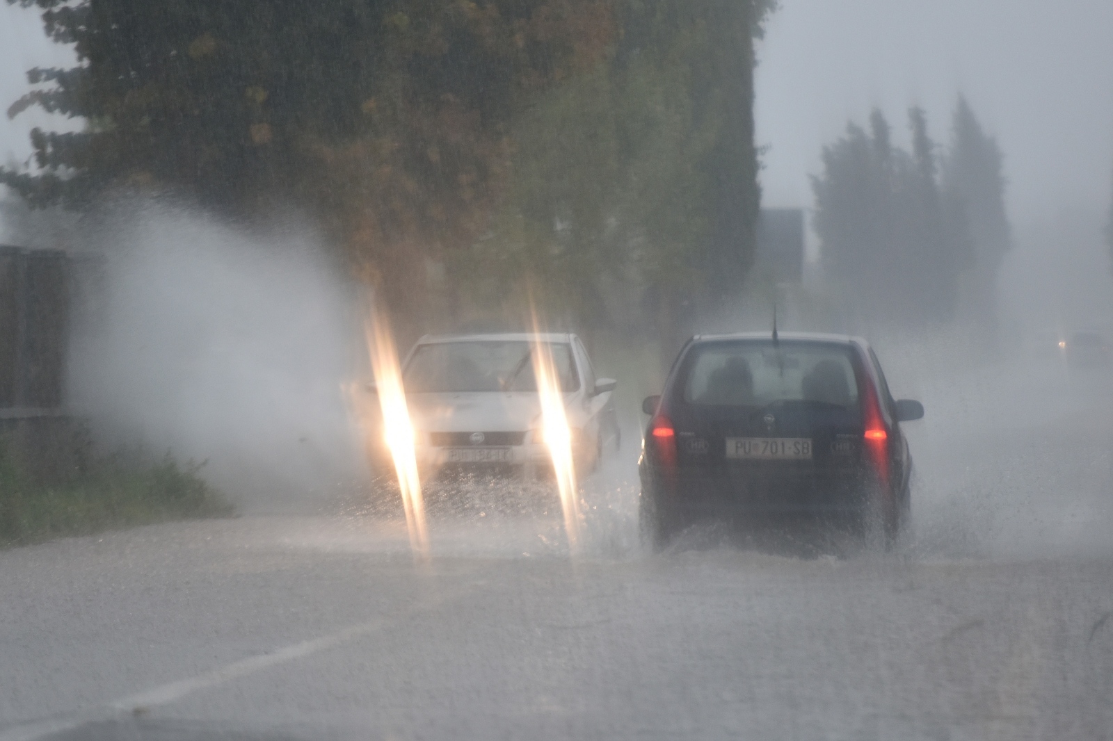 Oprez na cestama, mokre su i skliske