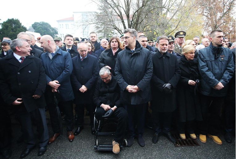 Kolinda u Vukovar opet došla u zengama. 1991. su ih nosili branitelji