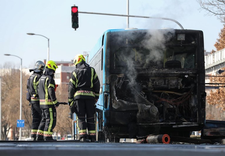 VIDEO U Zagrebu se zapalio ZET-ov autobus
