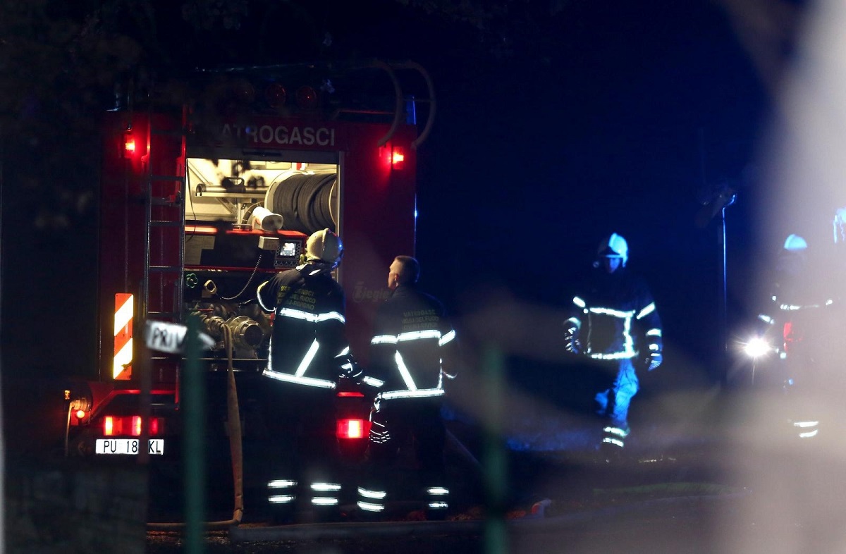Gorio stan u Rovinju, vatrogasci spasili šest osoba
