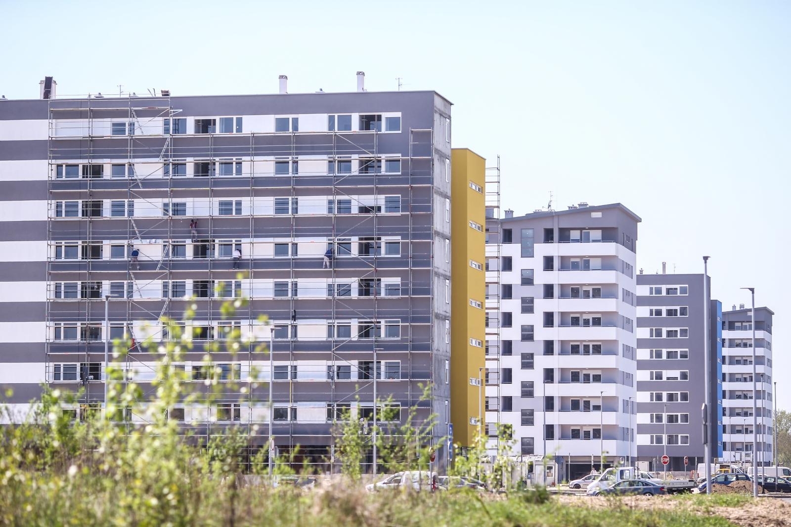 Otkrivena velika prevara: Muškarac i žena ljudima prodavali nepostojeće stanove