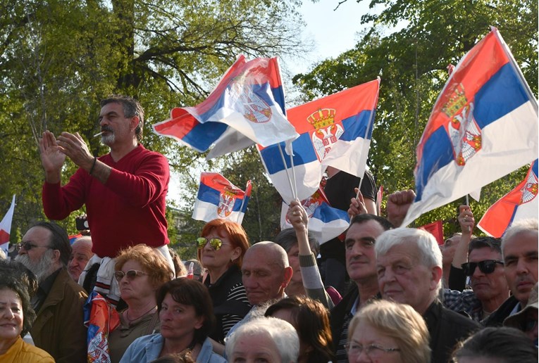 Srpska premijerka na skupu za Vučića: "Srbija, zemlja normalnih i pristojnih"