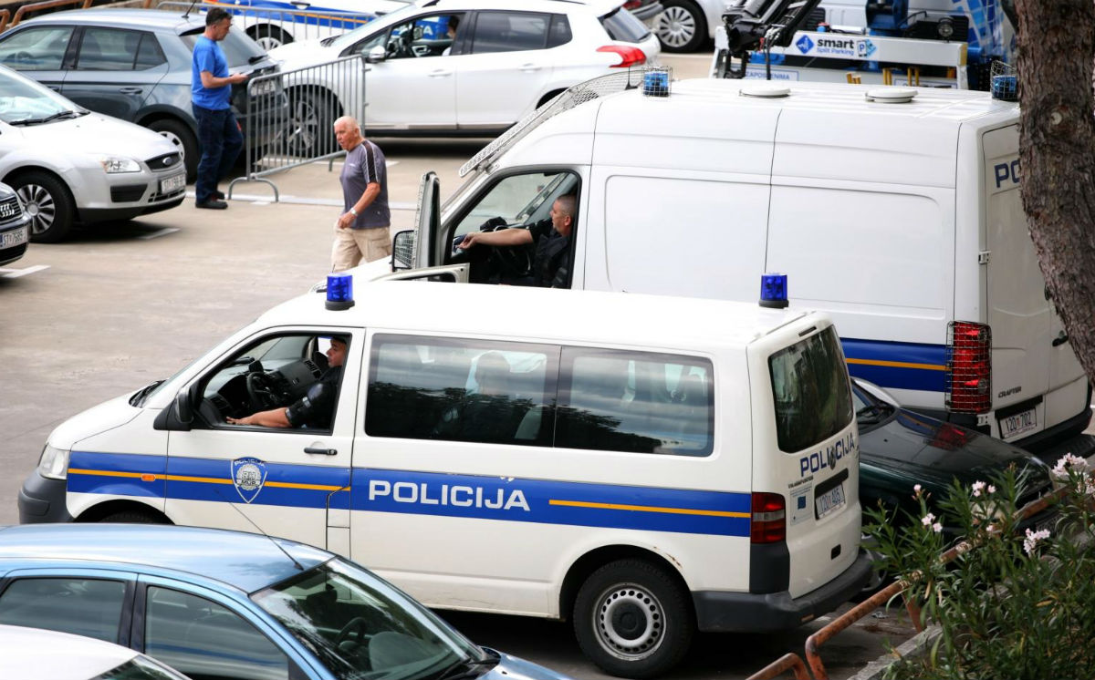 75-godišnji Trogiranin uzgajao marihuanu, otkrila ga policija