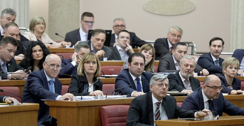 Sabor u ponoć izglasao HDZ-ov suludi zakon, došao i Plenković