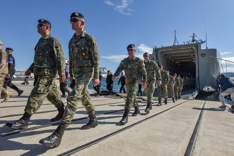 VIDEO U Zadar stiglo stotinu pripadnika oružanih snaga Albanije i Kosova