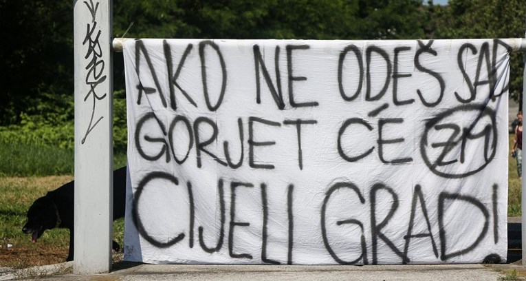 Zbog Mamića gorjele gume u Zagrebu: "Gorjet će vam cijeli grad"