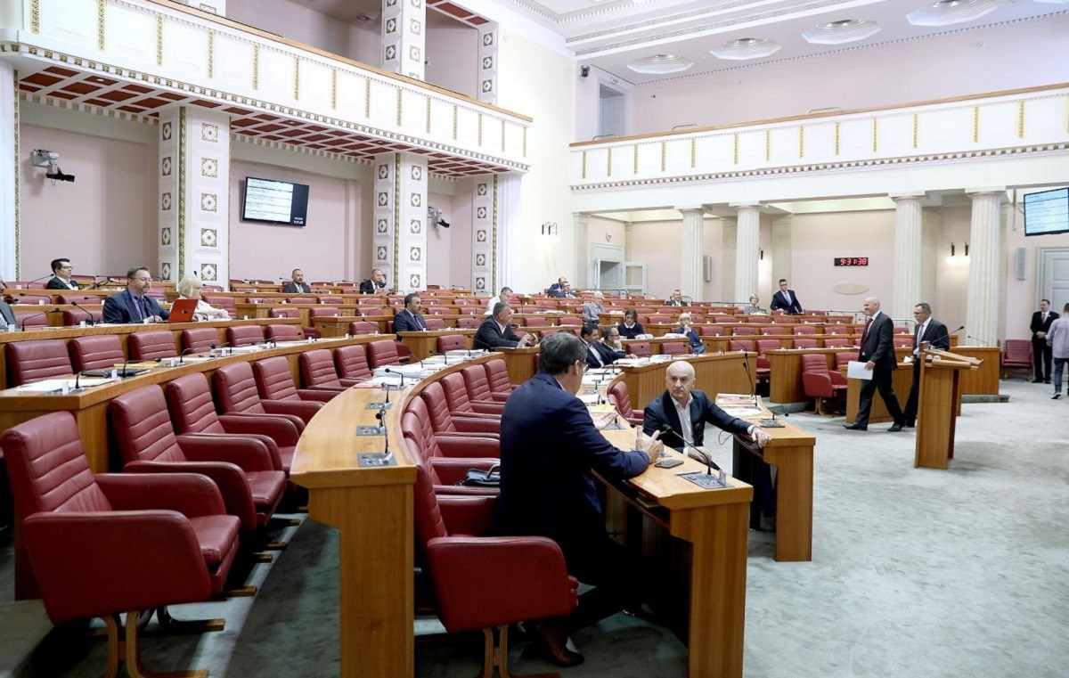 Nakon deset dana pauze, sabor sutra počinje zasjedanje