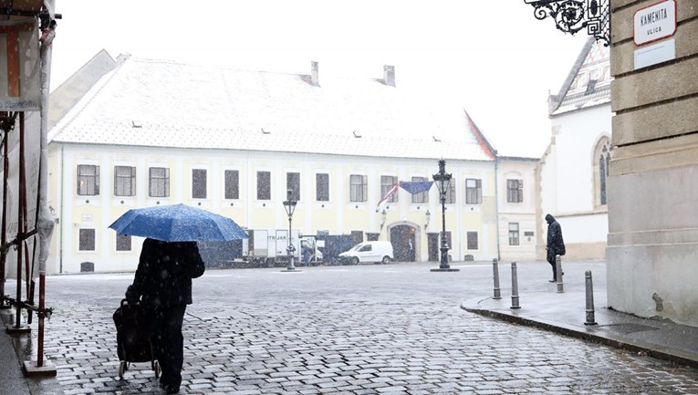 U Zagrebu pao prvi snijeg, pogledajte fotografije