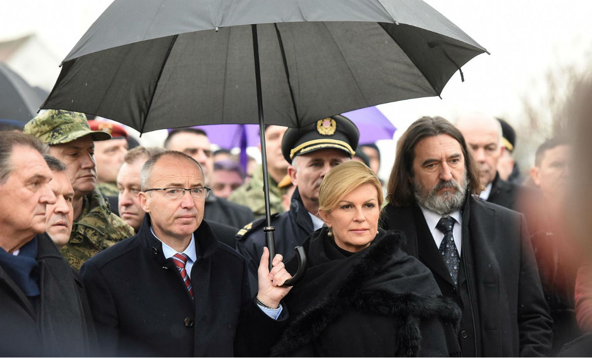 Kolinda: Rafinerija u Sisku se mora zadržati, inače će se ljudi iseljavati