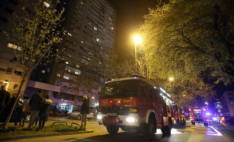 Sinoć gorio stan u Zagrebu, jedna osoba prevezena u bolnicu