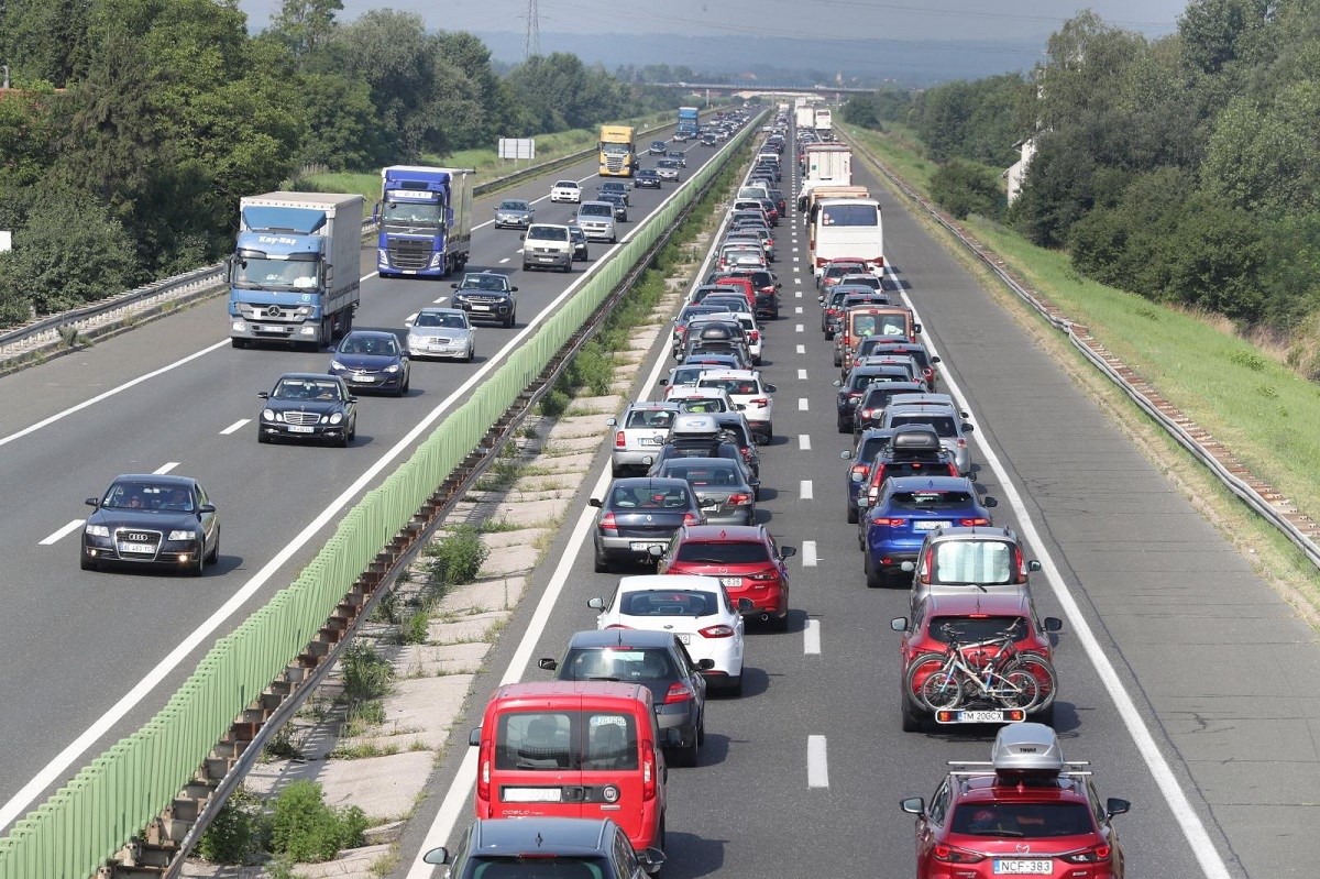 Ogromne gužve prema moru: Na Lučkom kilometarske kolone, kiša počela stvarati probleme