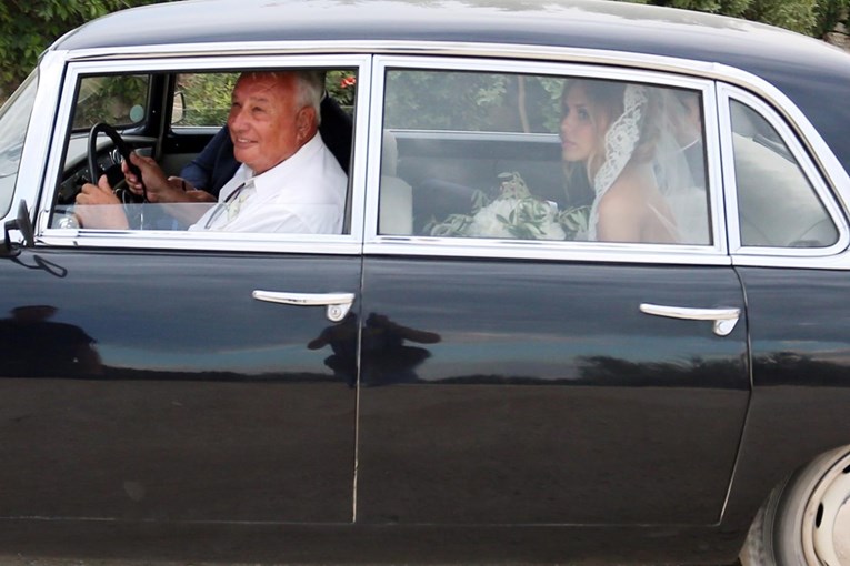 Pogledajte automobil kojim su Ćorluka i Franka stigli na svadbeno veselje