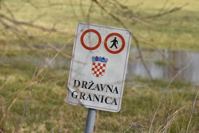 Bježao policiji s migrantima u autu pa sletio s ceste u Međimurju