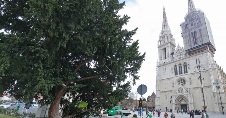 Nimalo lijep prizor: Zašto je netko ovo napravio ispred zagrebačke Katedrale?