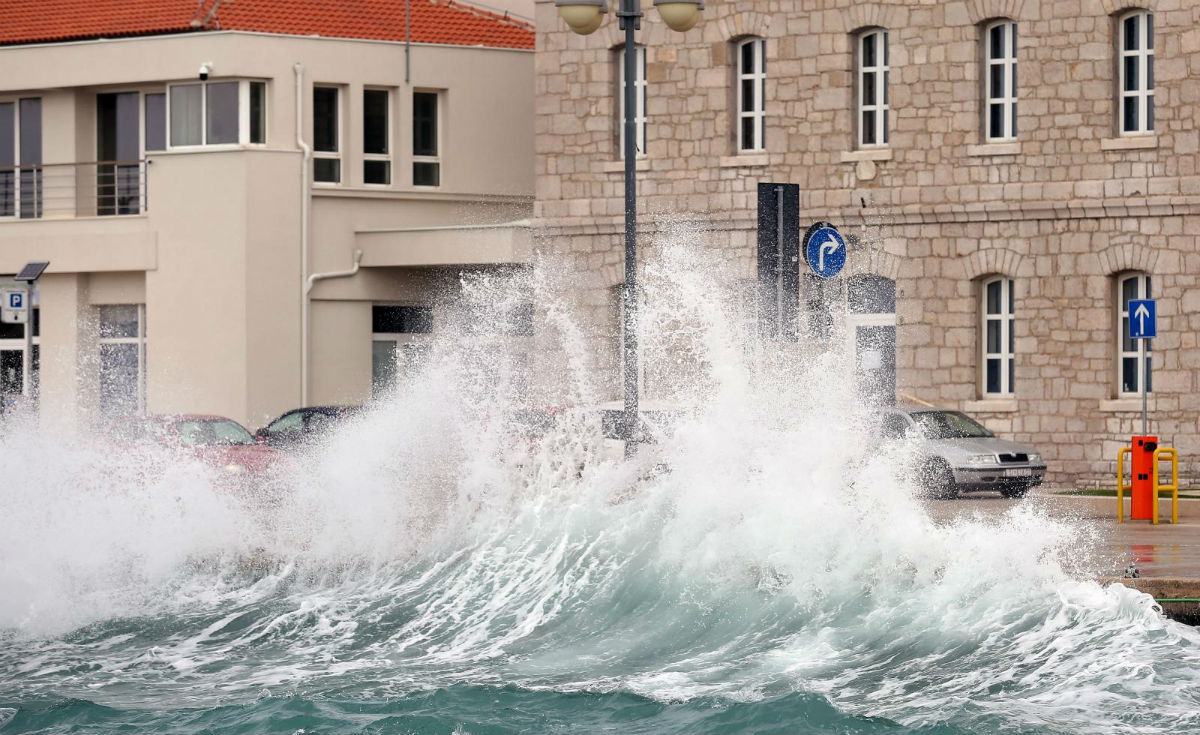 Pred nama su rekordno topli dani, već za vikend stižu nevrijeme i kiša