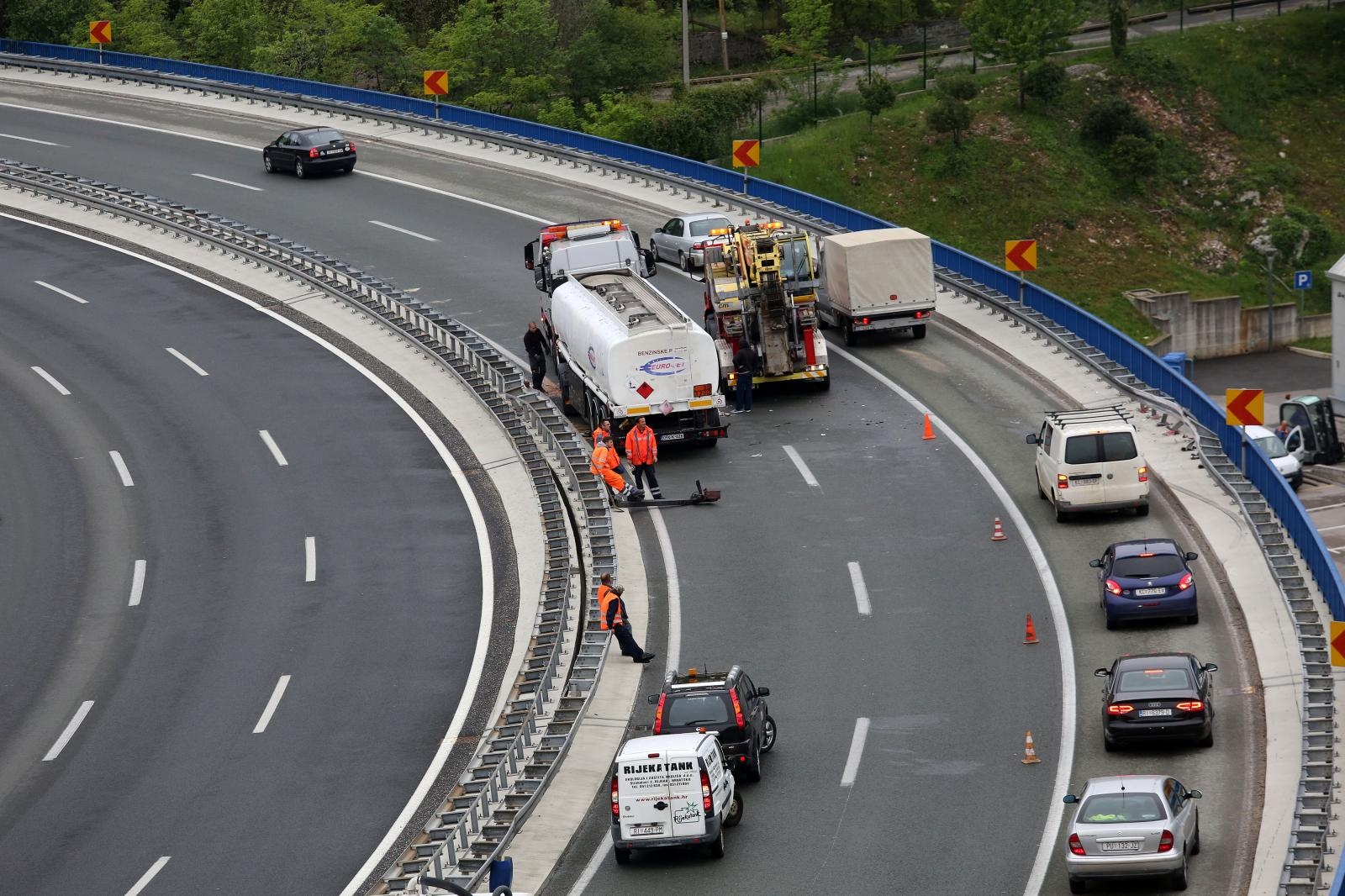 HAK upozorava: Dvije prometne nesreće na autocesti A6