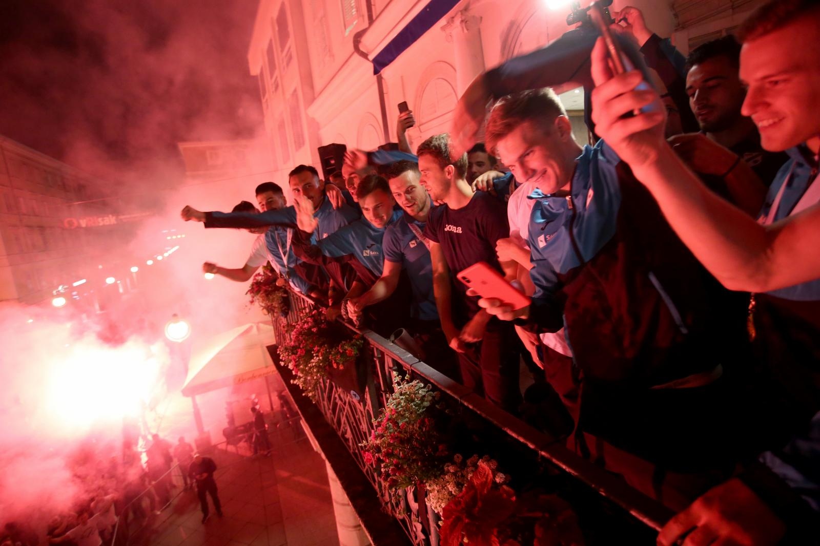 Rijeka noćas nije spavala. Pogledajte kako je grad ludovao s Bišćanom i igračima