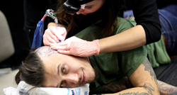 Tetovirale se i glave: U Rijeci su se danas radile tetovaže od kojih zastaje dah