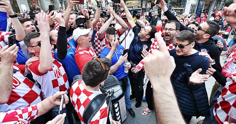 VIDEO Hrvatske navijače oduševio neočekivani gost. Došao je i odmah poveo pjesmu