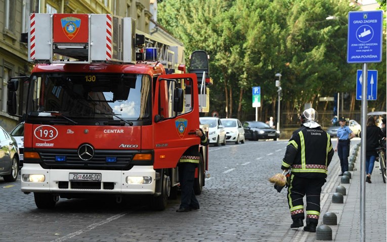 Jednogodišnjem djetetu zapela noga u liftu, spasili ga zagrebački vatrogasci
