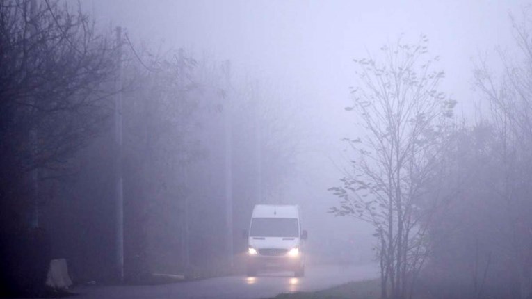 Vozači, oprez. Magla stvara probleme na cestama i autocestama