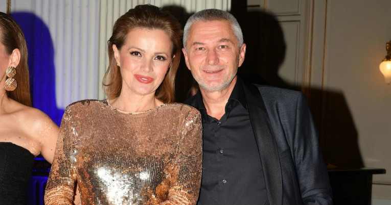 Top ili flop? Sandra Bagarić bliješti u potpuno zlatnom izdanju