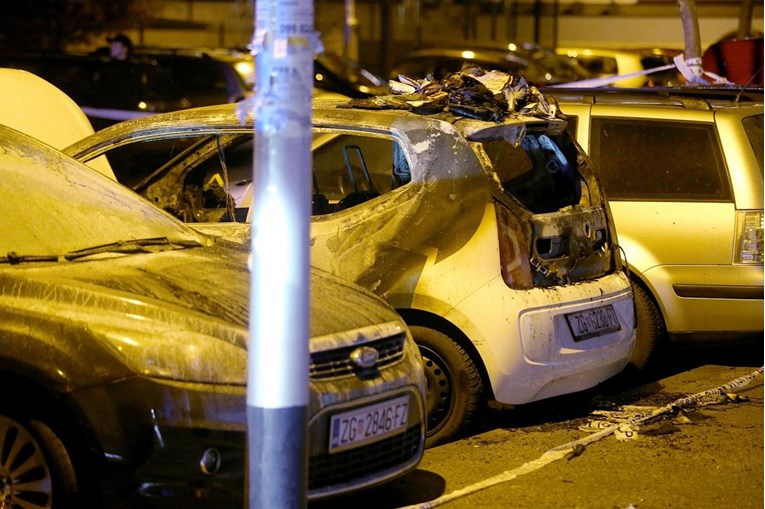 VIDEO U zagrebačkom Španskom izgorjela tri automobila. Uzrok su petarde?