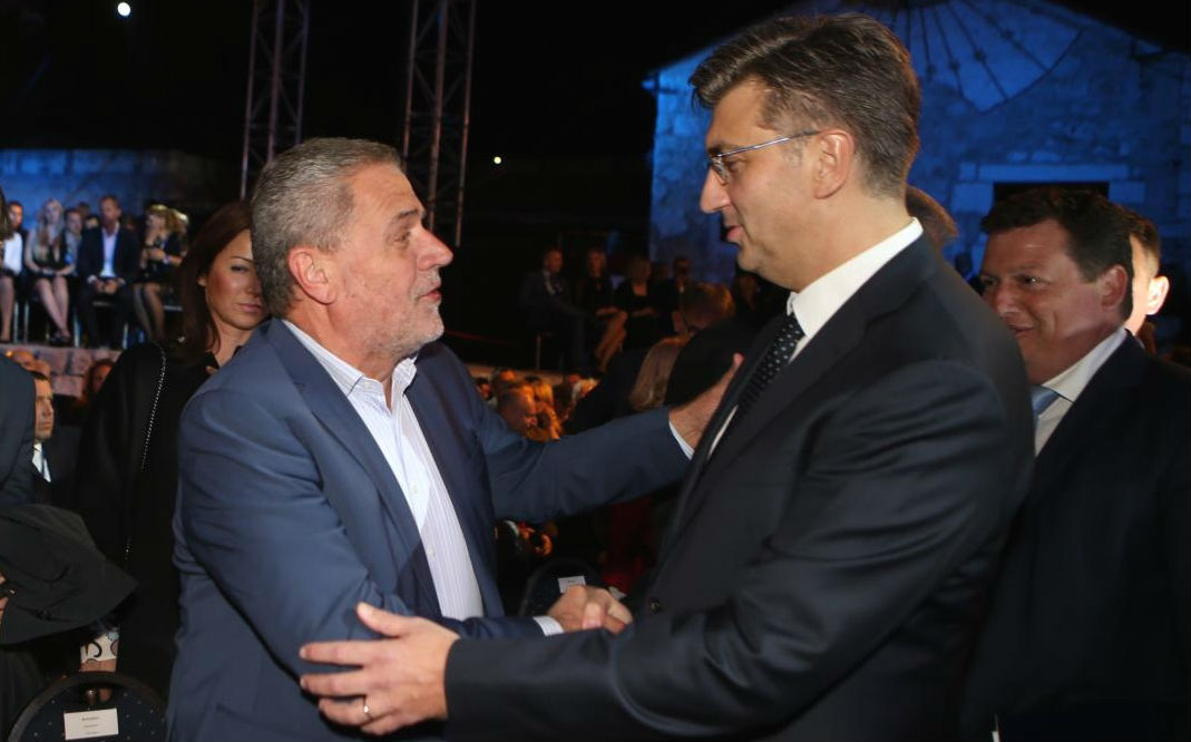 Hrvatska turistička destinacija godine je - Zagreb. Bandića nagradio Plenković
