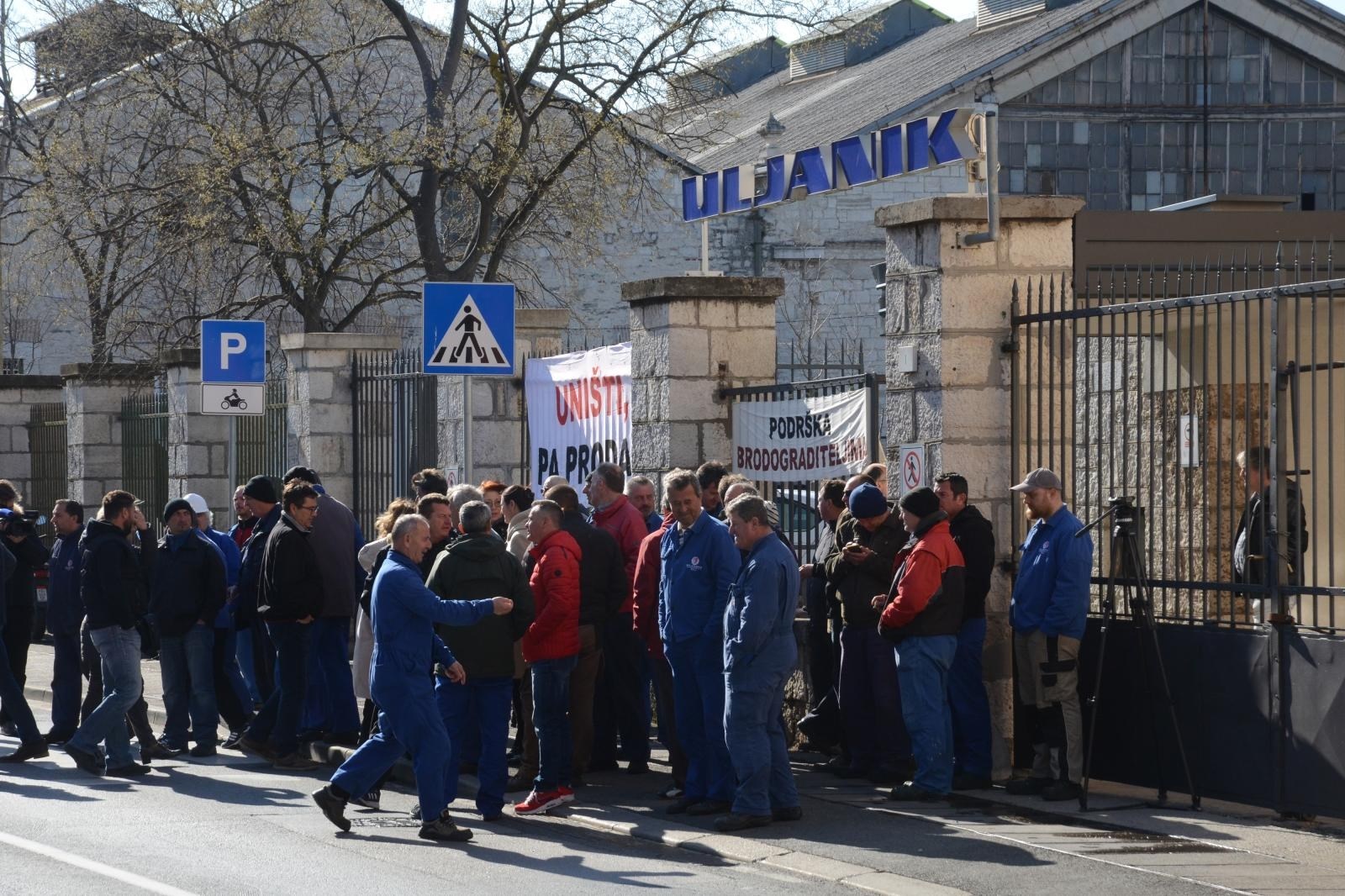 Počelo dijeljenje otkaza u Uljaniku