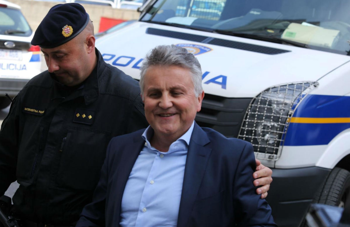 Jedan od uhićenih u Uljaniku se smijao dok su ga privodili: "Tužno je ovo"