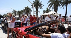 Ekipa u bijesnim automobilima parkirala na Rivu u Splitu, turisti gledali u čudu