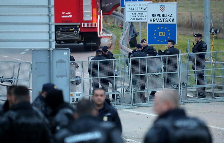 Policija postavlja novih 13 blokada na granicama zbog migranata