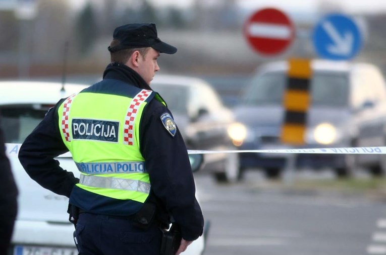 Nepoznati auto naletio na curicu u Zagrebu, policija traži pomoć