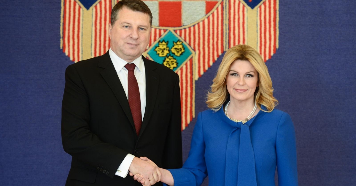 Kolinda u plavoj kombinaciji dočekala latvijskog predsjednika