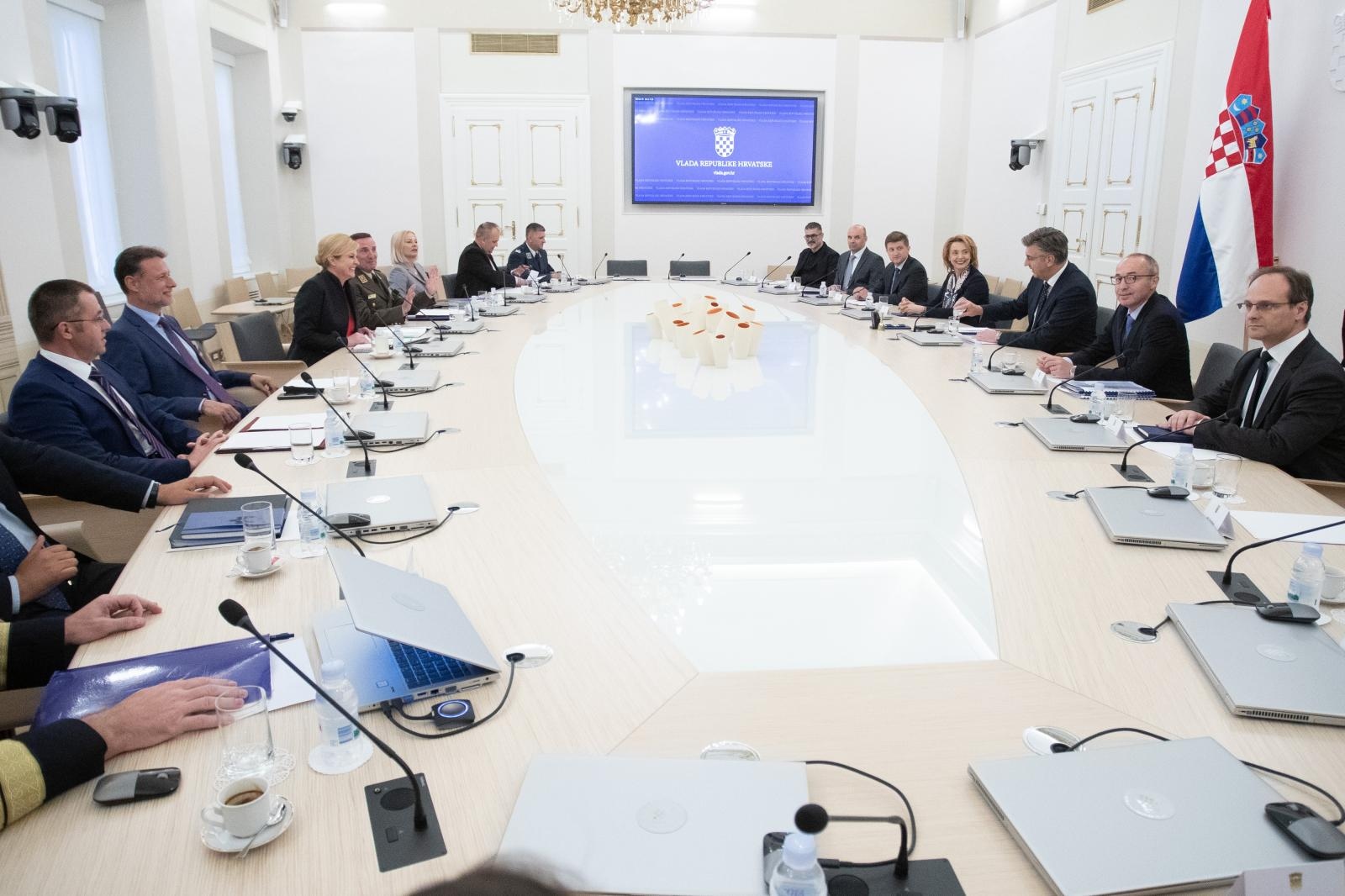 U Banskim je dvorima sjednica Vijeća za obranu. Što će odlučiti o nabavi aviona?