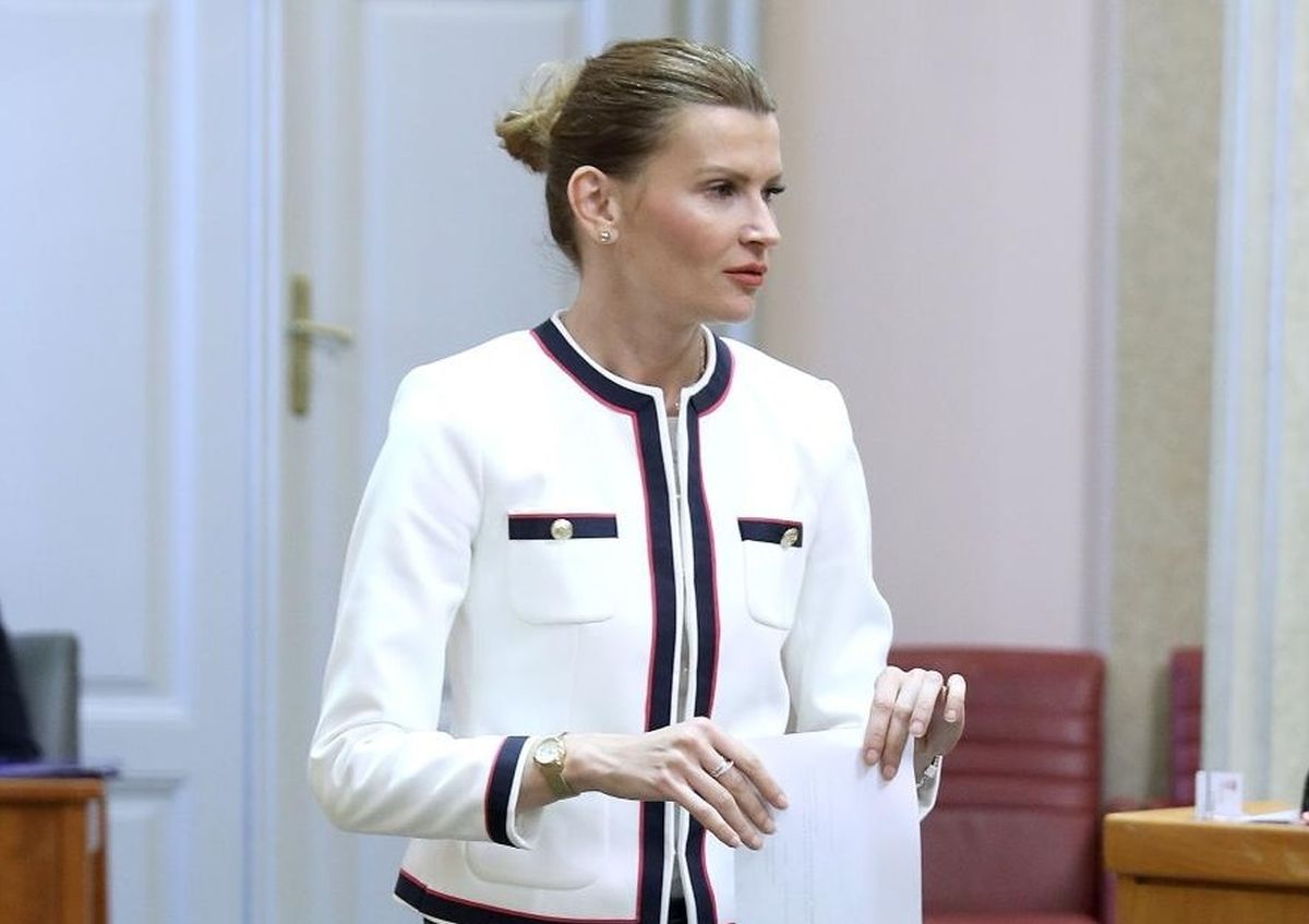 Sabina Glasovac u sabor stigla u "zabranjenom" komadu i dokazala da može profurati što god želi