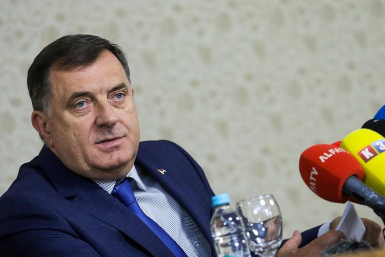 Američki dužnosnik kaže da sankcije Dodiku ostaju