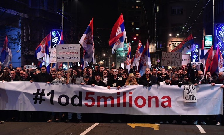 Pogledajte kako su deseci tisuća Beograđana ustali protiv Vučića: "Puko si"