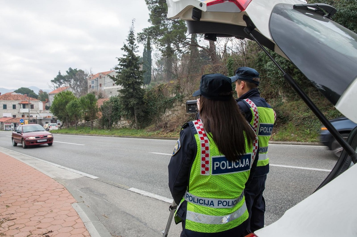 Policija za vikend zabilježila preko 6000 prometnih prekršaja