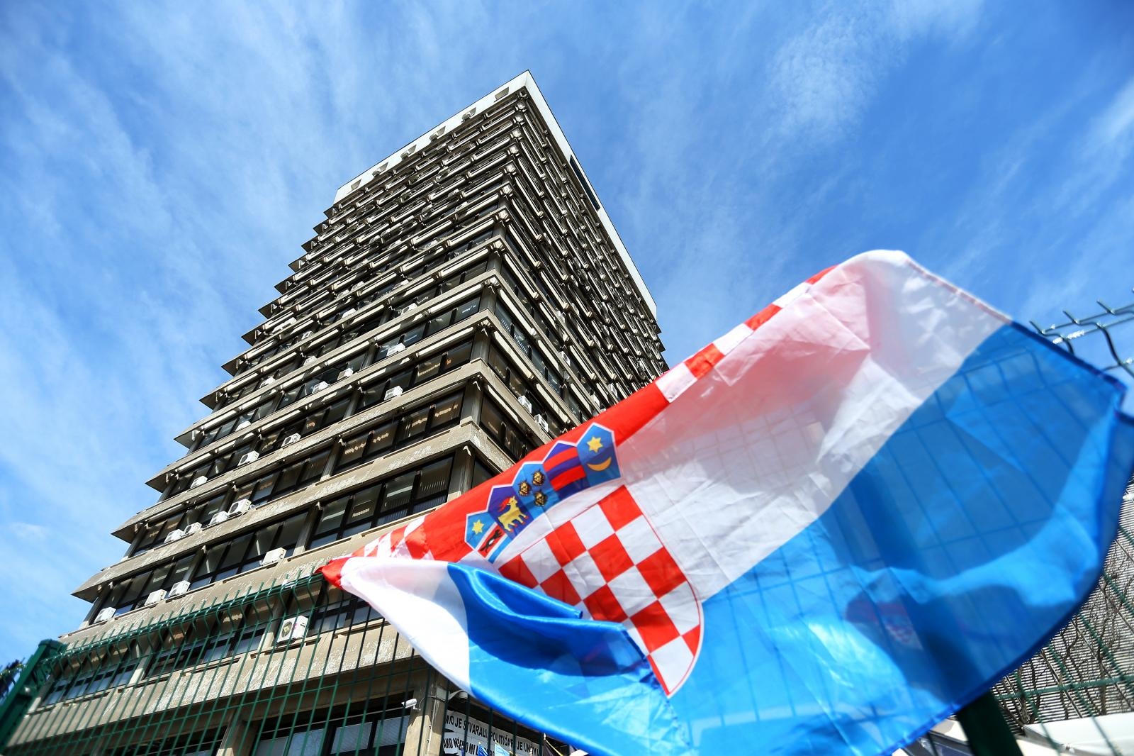 Vatrogasci i policija na terenu: Nešto se zadimilo u Ministarstvu branitelja