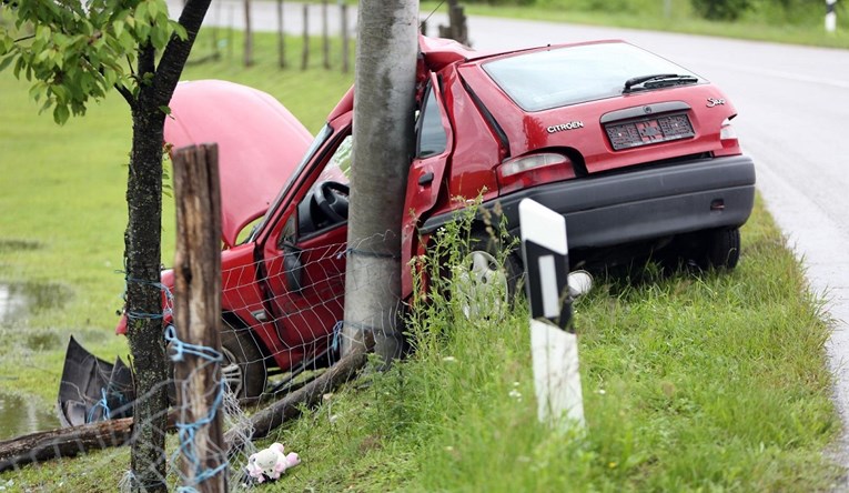 Mlada učiteljica poginula kod Vojnića. Prebrzo vozila i zabila se u stup