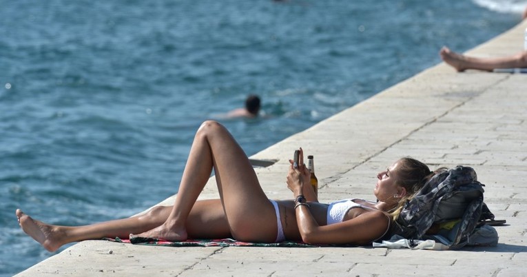 Zadranke pobijedile vrućinu na punoj Rivi