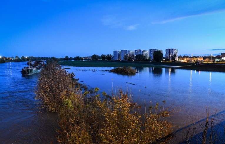 FOTO Izlila se Sava u Zagrebu