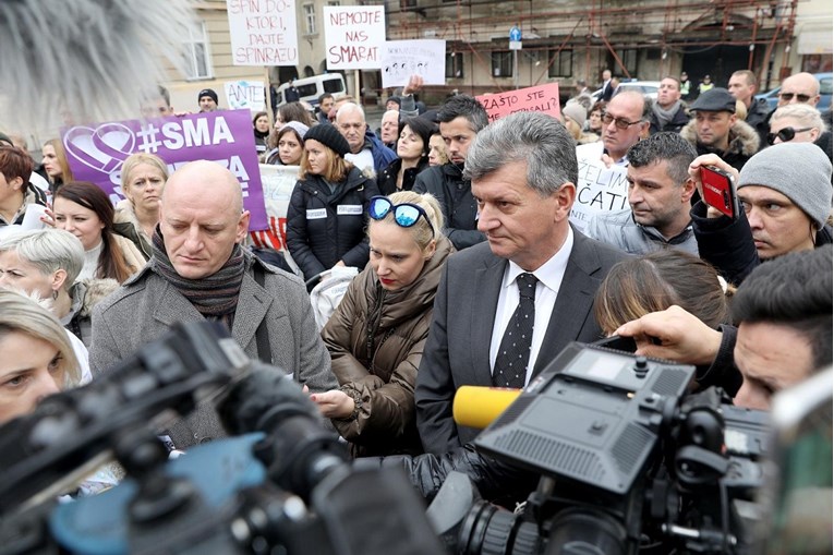 Nakon optužbi roditelja javio se i Kujundžić: "Sva djeca dobit će lijek Spinrazu"