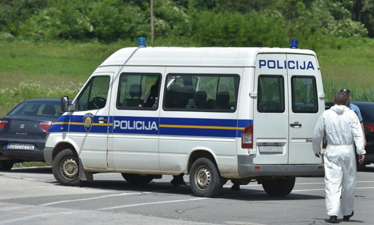 Četvorica muškaraca u Karlovcu osumnjičena za krijumčarenje ljudi