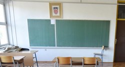 Hrvatski grb pao iz okvira i otkrio druga Tita iznad školske ploče