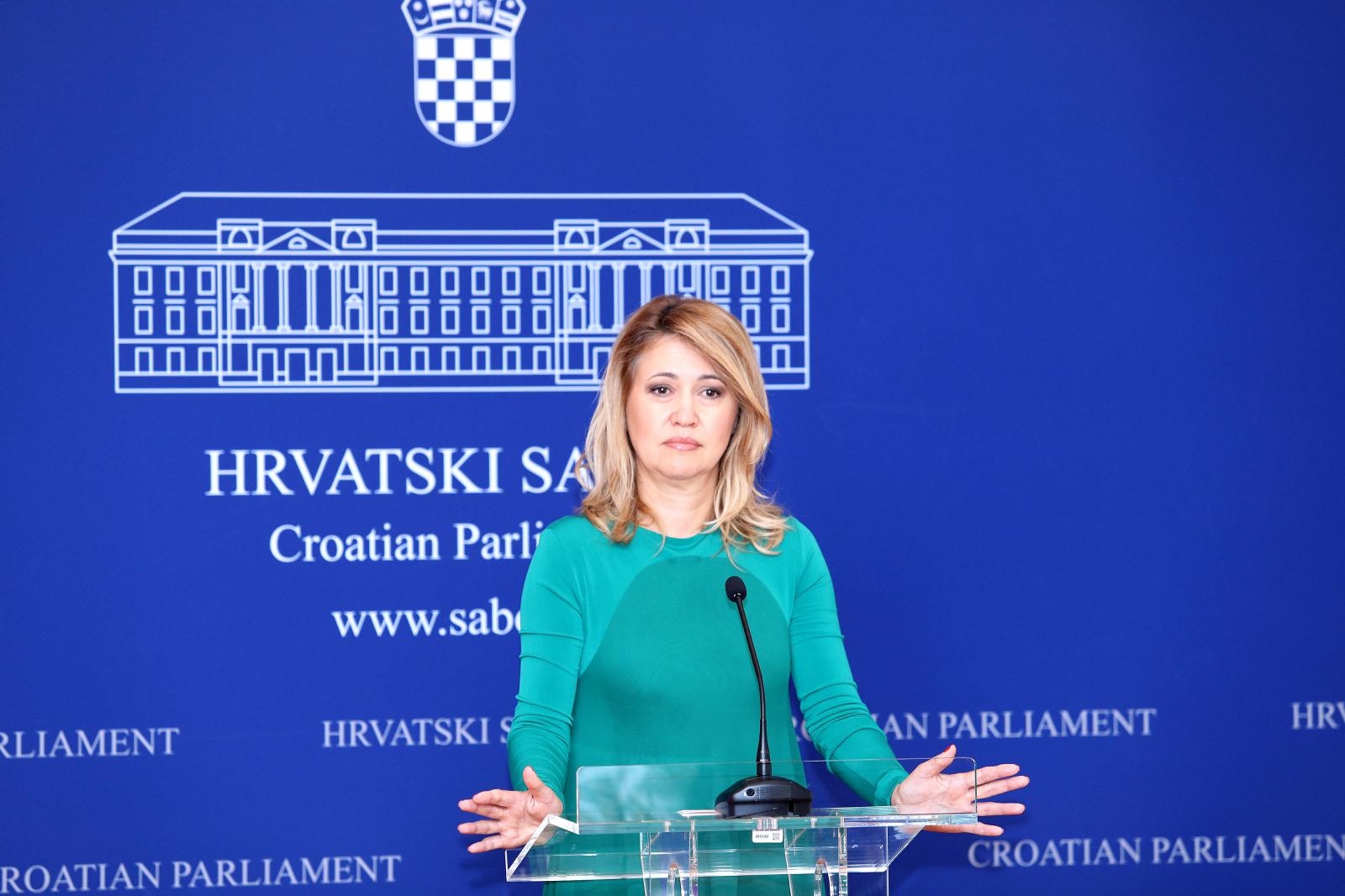 Milanka Opačić ulazi u klub Milana Bandića