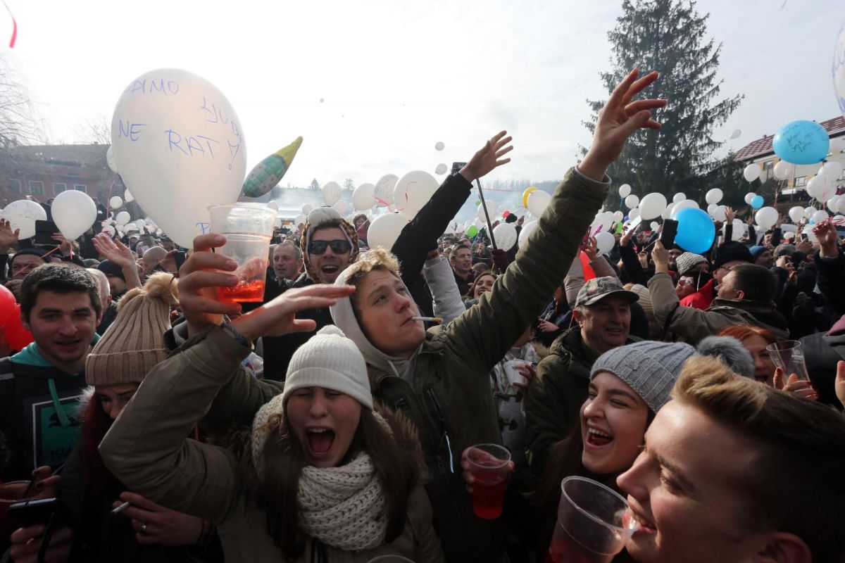 FOTO Ludnica u Fužinama: Tisuće dočekale Novu godinu u podne