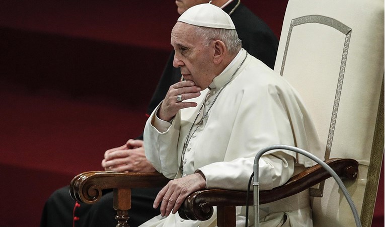 Papa uklonio trojicu kardinala iz užeg vijeća savjetnika. Zbog pedofilije ili?